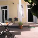 Sunny Orange Garden In Apartamento *