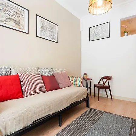 Apartment Private Garden Retreat In Historic Lisbon *