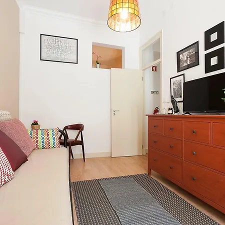 Sunny Orange Garden In Apartment Lisbon