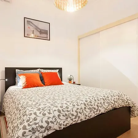 Sunny Orange Garden In Apartment Lisbon