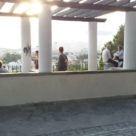 Sunny Orange Garden In Apartament Lizbona