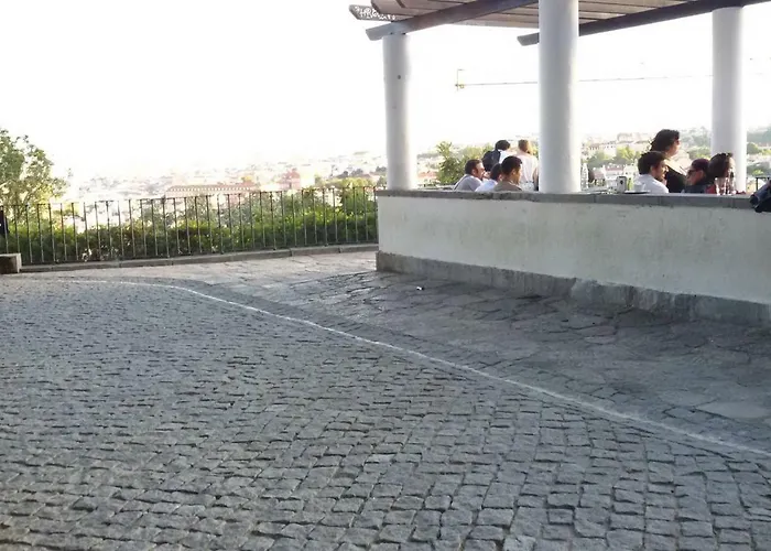 Sunny Orange Garden In リスボン