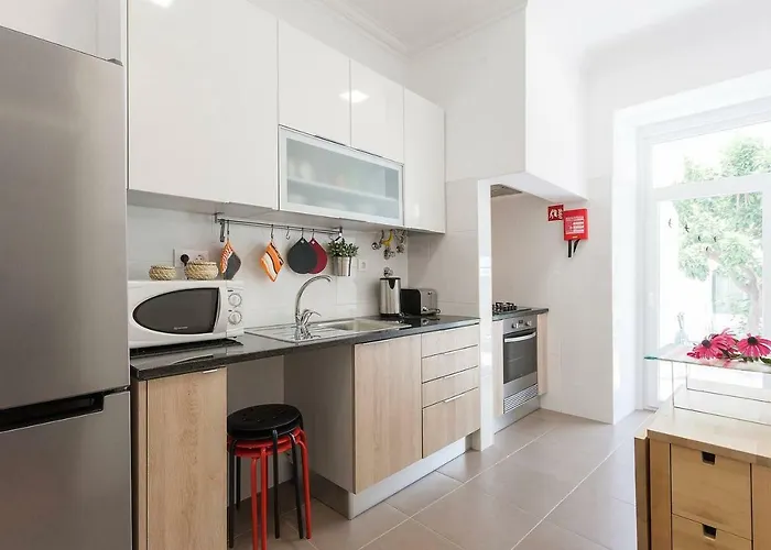 Sunny Orange Garden In アパート リスボン