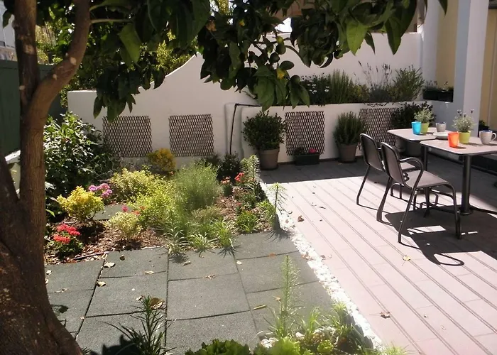 Sunny Orange Garden In アパート リスボン